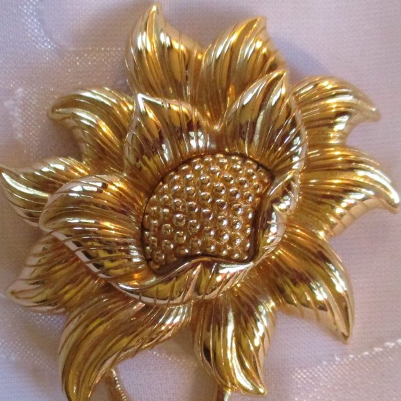 MONET GOLD FLOWER VINTAGE BROOCH - NWOT - Picture 5 of 6